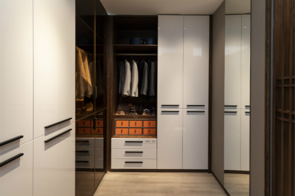 2021开定制衣柜店要了解什么？定制衣柜加盟需注意这几点